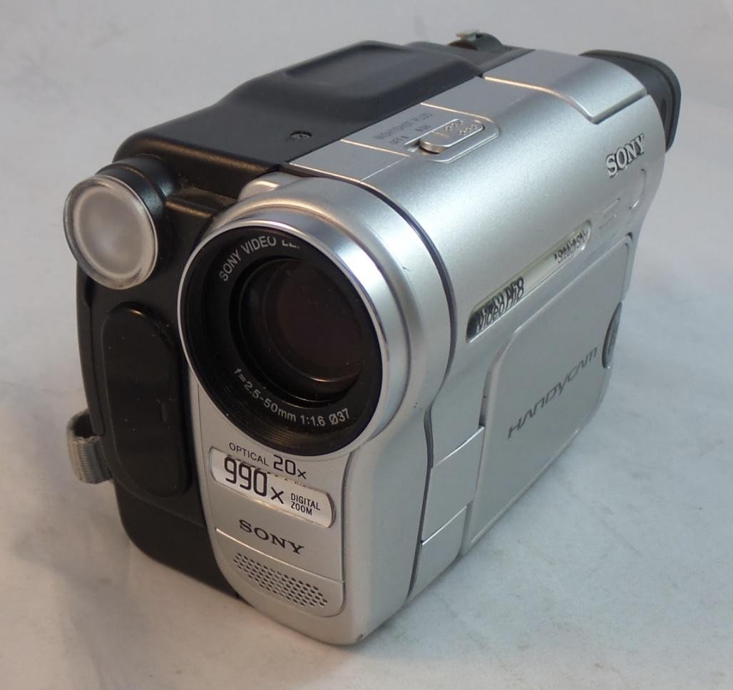 Sony NTSC Hi8 Handycam Camcorder 20x Optical Zoom - Video Transfer