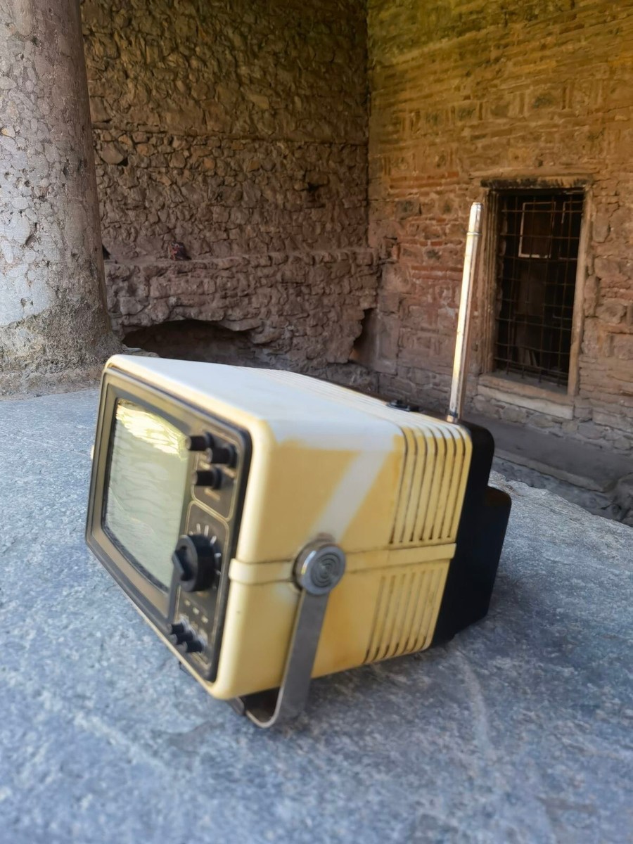 Vintage mini portable Tento television, Shiljalis 405D mini