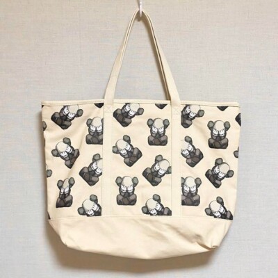 Uniqlo x kaws Canvas Tote Bag white Color Model Tokyo First
