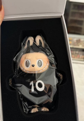 THE MONSTERS 10TH ANNIVERSARY EXHIBITION GLOBAL TOUR VINYL PLUSH