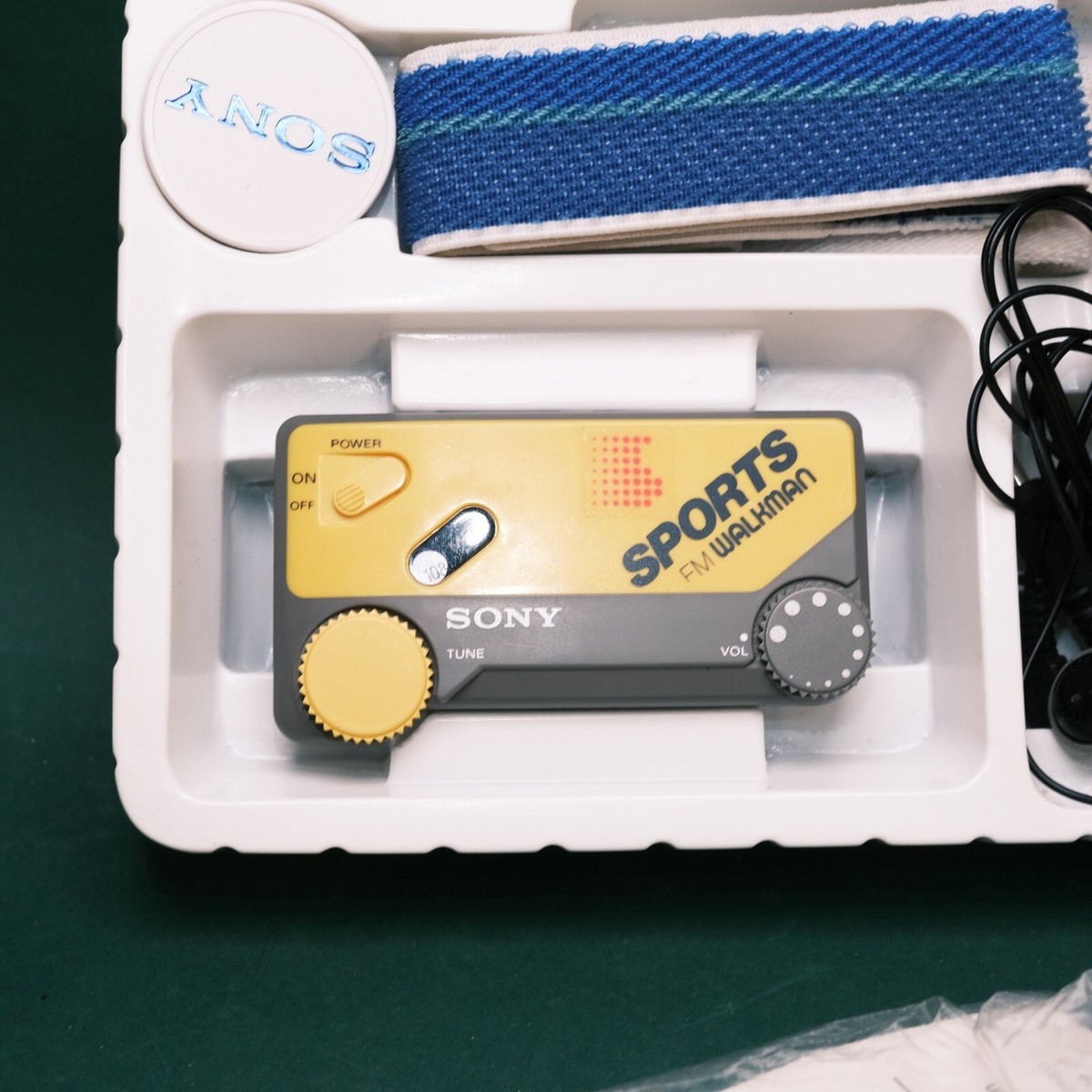 Sony Sports Band Srf F1 Boxed Fm Portable Radio, iconic Mint Boxed