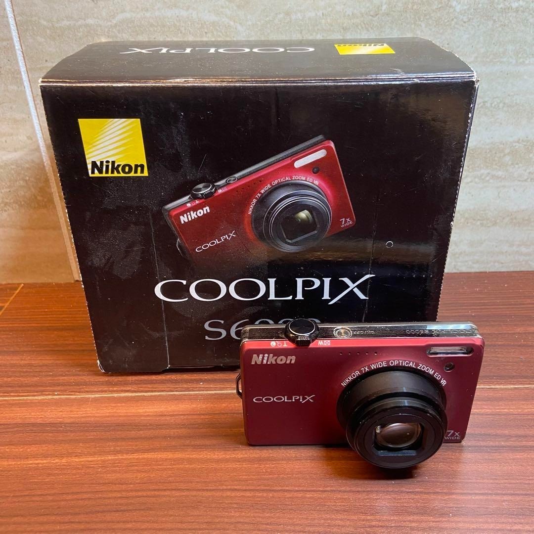 Nikon COOLPIX S6000 14.2MP Digital Camera - Champagne silver for
