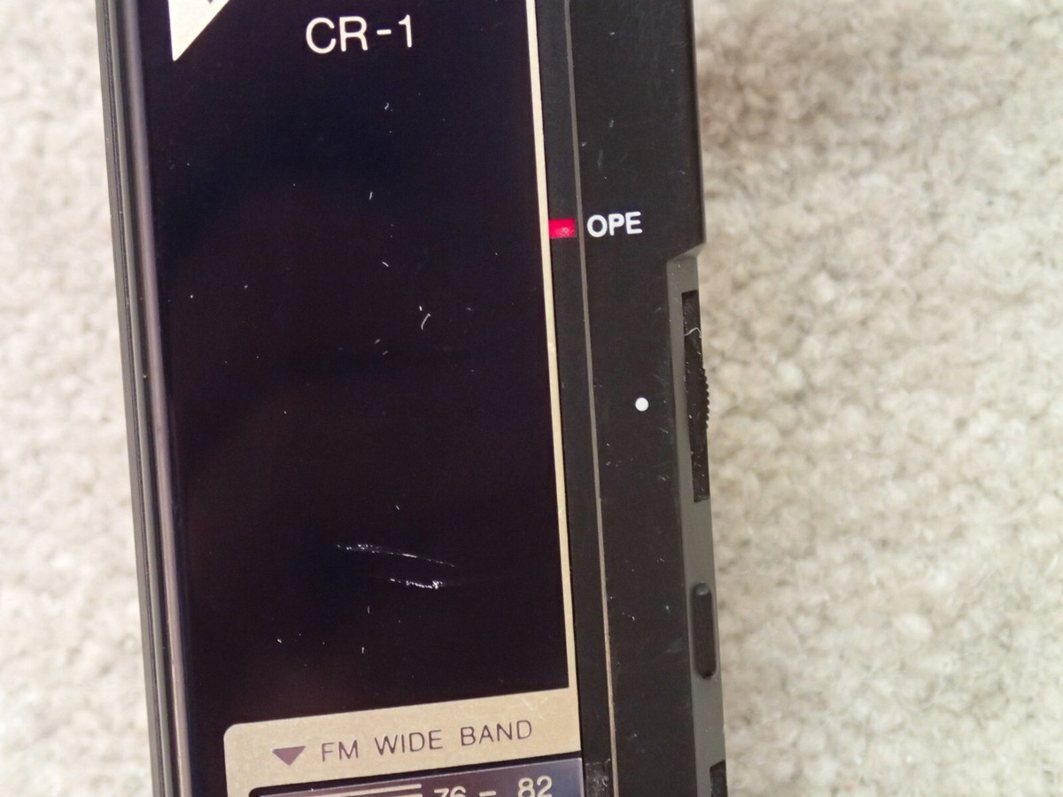 Aiwa CR-1 Vintage FM Stereo Receiver Pocket Sized Radio Made in