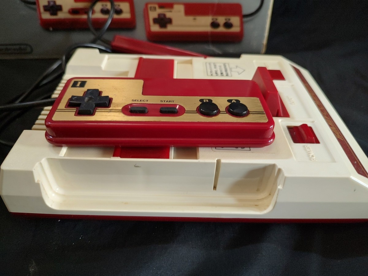 Nintendo Famicom NES HVC-001 Console, PSU, Manual and Box set