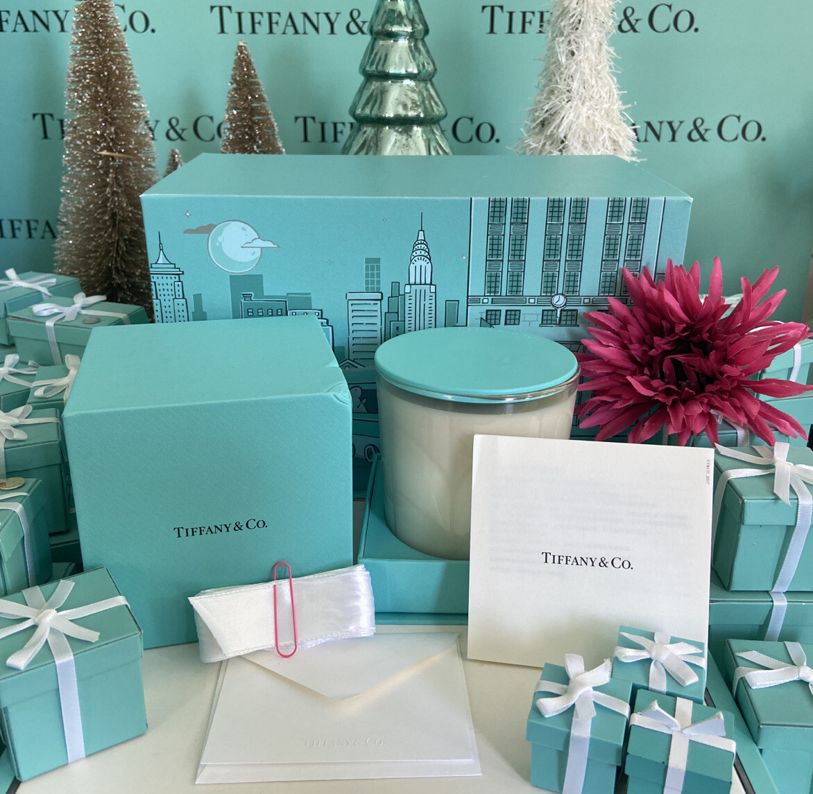Tiffany&Co Scented Candle Blue Metal Cover Cedar Chestnut Moss
