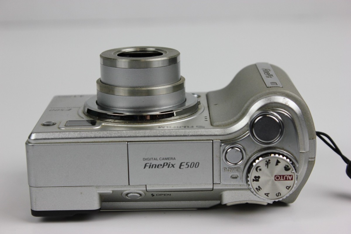 FujiFilm Finepix 4 MP Super CCD Compact Popup Flash Digital Camera