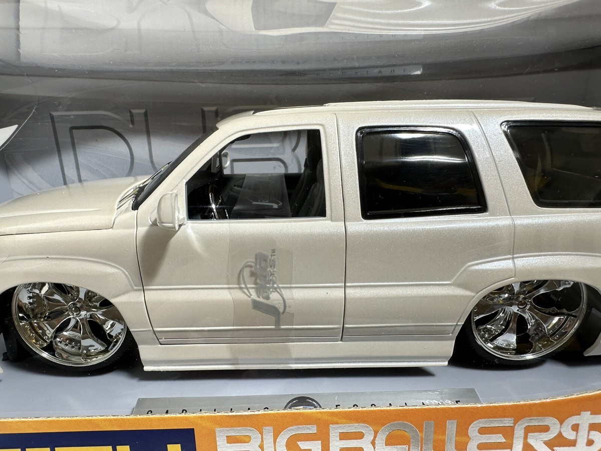JADA TOYS DUB CITY 2002 CADILLAC ESCALADE WHITE 1:18 DIECAST MODEL