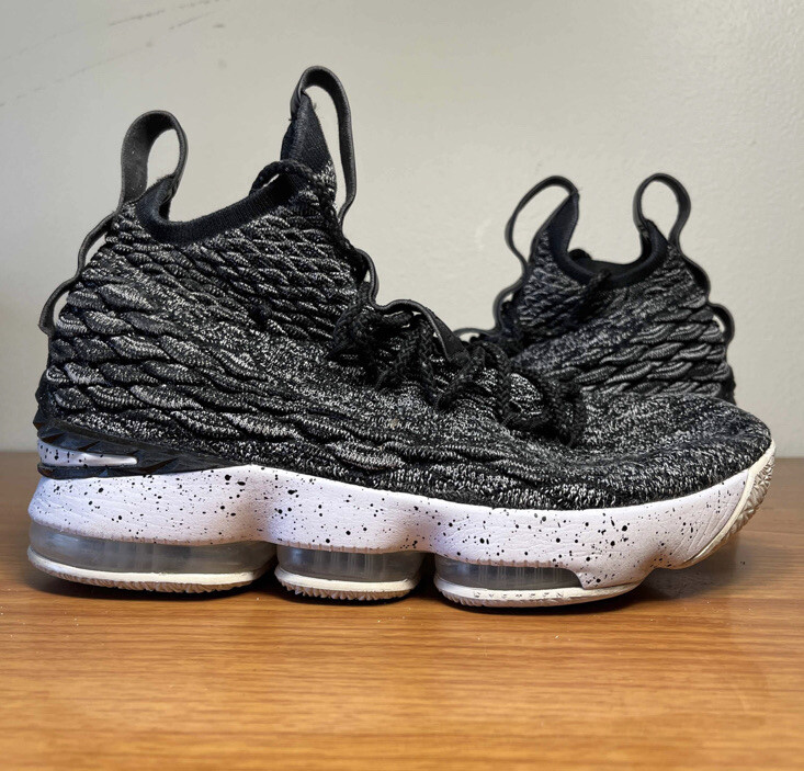 Nike Lebron 15 XV Ashes GS Black White Grey Size 6.5y 6.5 Sneakers