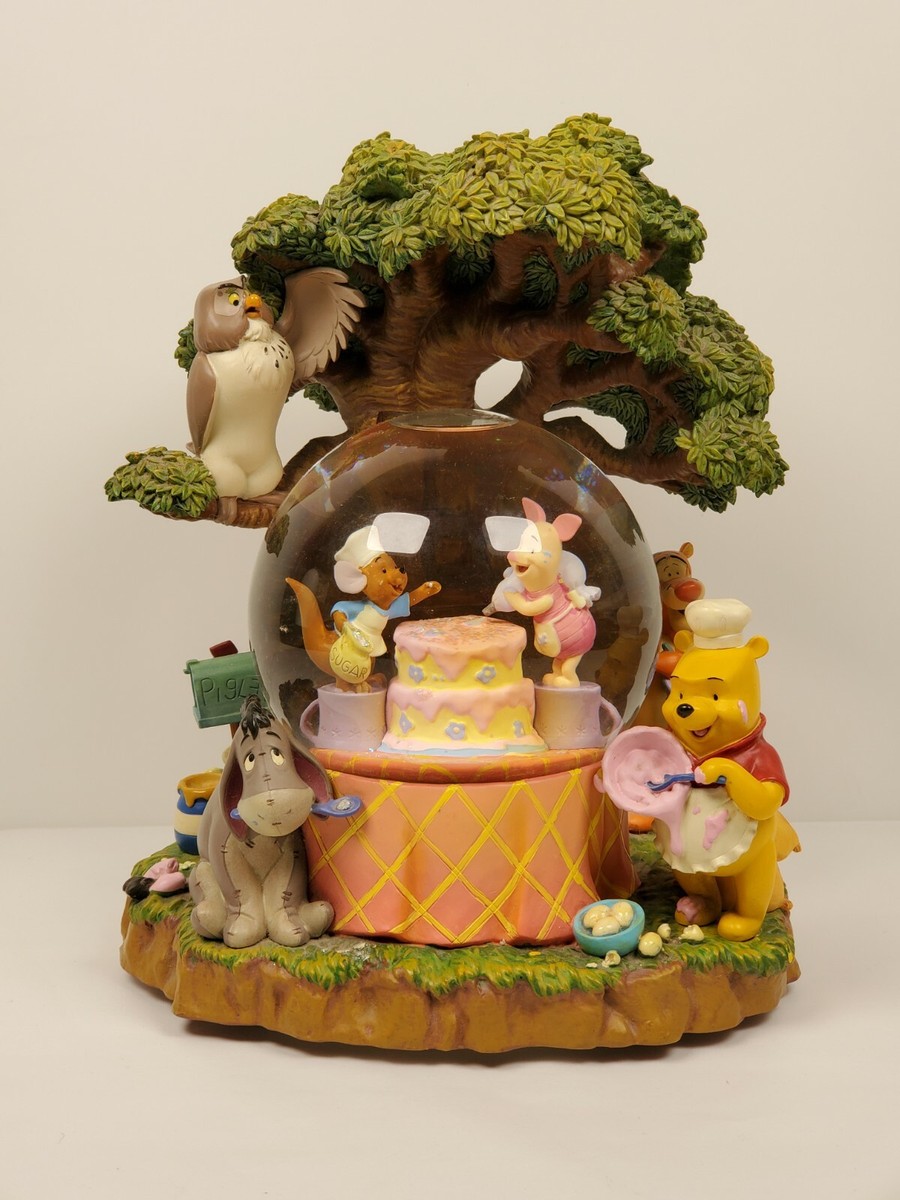 Winnie The Pooh Disney Store Snow Globe 