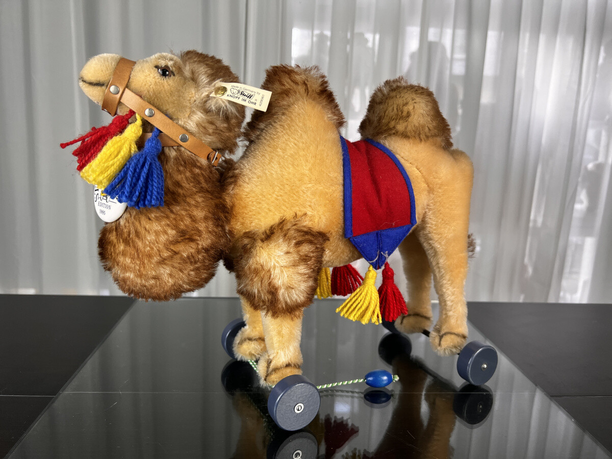 Steiff Animal 420061 Camel on Wheels 29 x 35cm. Excellent