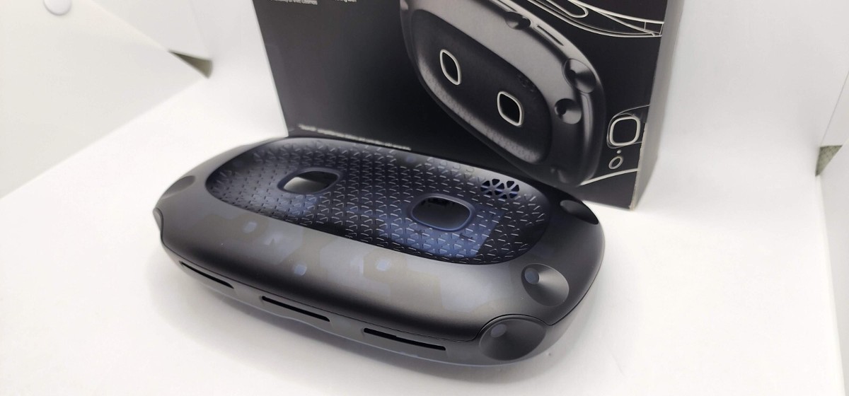 HTC VIVE Cosmos External Tracking Faceplate - Convert Cosmos to