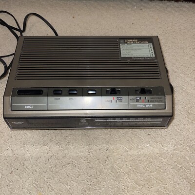 VINTAGE General Electric GE Alarm Clock Radio Model No. 7-4642F AM