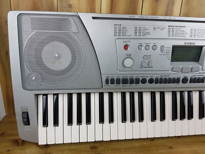 Yamaha PSR-450 electronic Keyboard 61 key Silver Synthesizer DISC