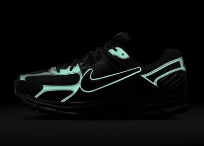 FZ3313-001 Dover Street Market (DSM) Nike Zoom Vomero 5 Black