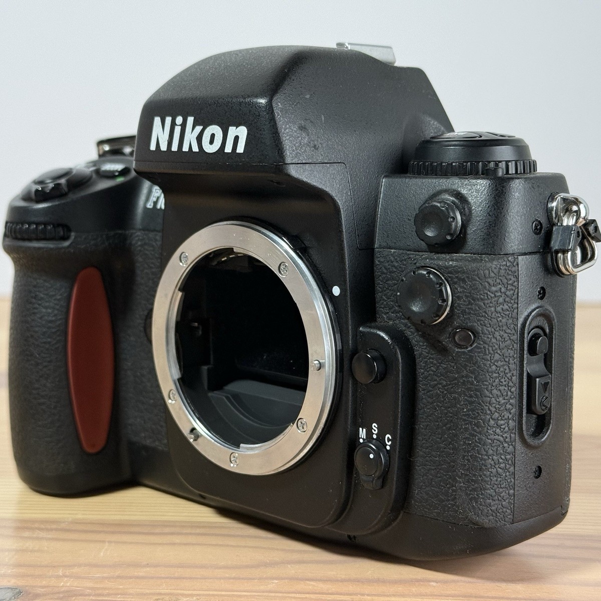 レンズなし、本体のみNIKON F100 フィルムカメラ レンズなし、本体のみ