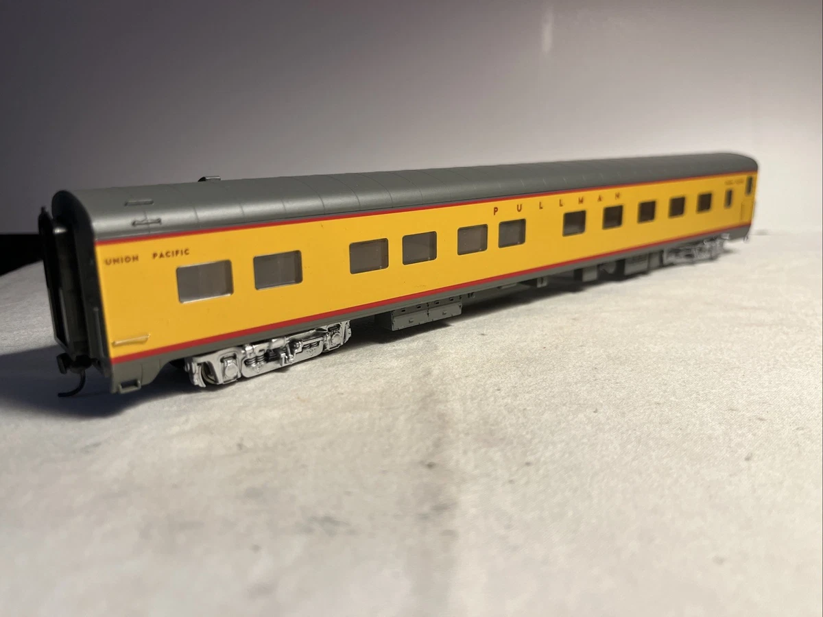 Union Pacific Railroad Plastic HO Model Railroad Passenger Cars