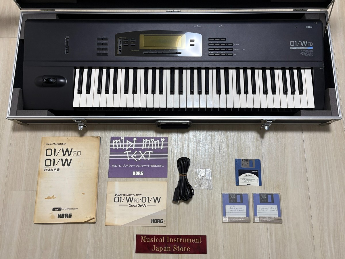 Korg 01/W FD 61-Key Keyboard Synthesizer with Hard Case and Power