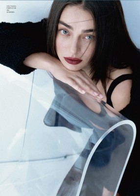 vogue Turkey October 2023 Taylor Hill - Ayça Ayşin Turan