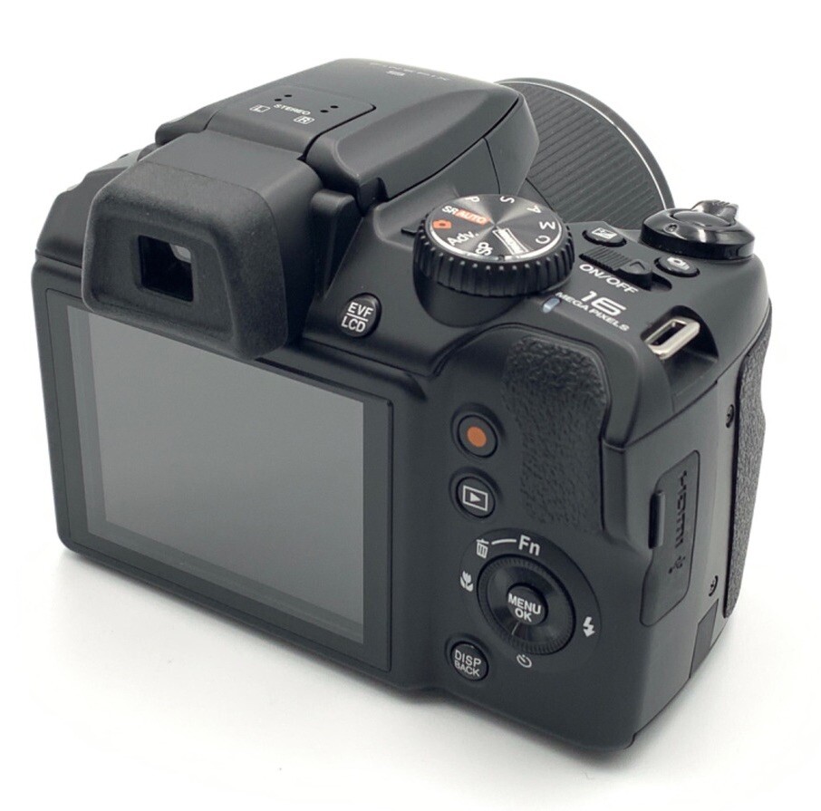 Fujifilm Fine Pix FinePix S8200 16.2MP Digital Camera W. 40x Zoom