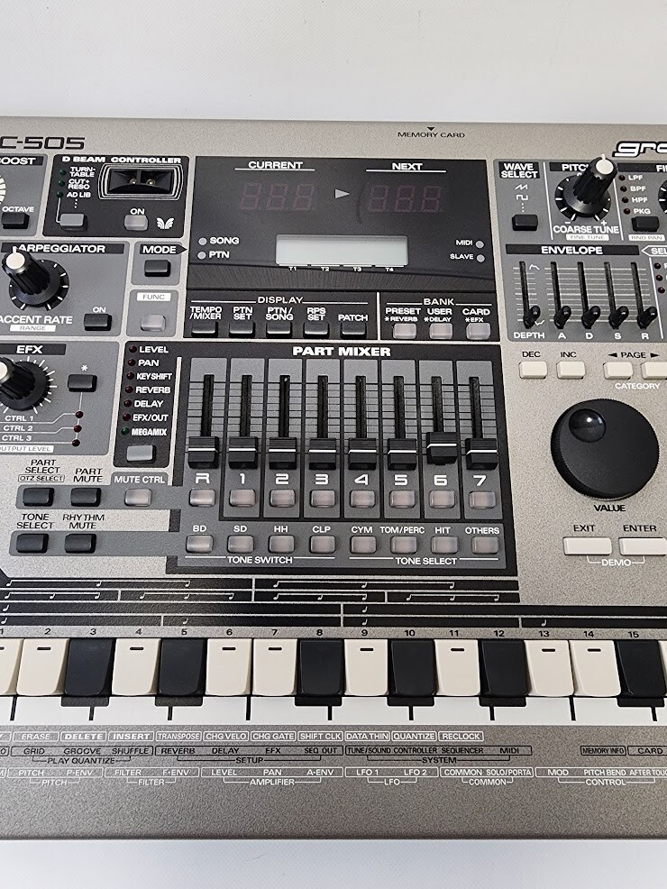 Roland MC-505 Groovebox Rhythm Machine Sequencer Mixer Music