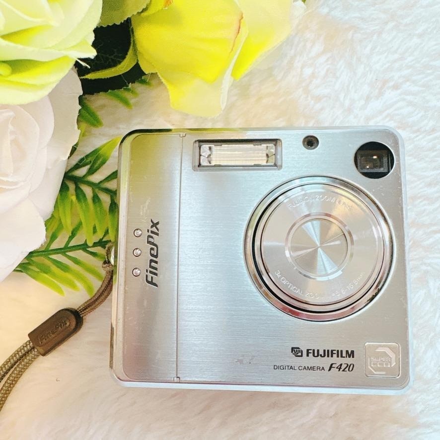Rare]FUJIFILM FinePix F420 Silver Digital Camera 3.1MP 3x Zoom
