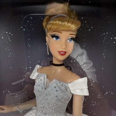 Cinderella 75th Anniversary 17'' Doll Limited Edition of 5230 w