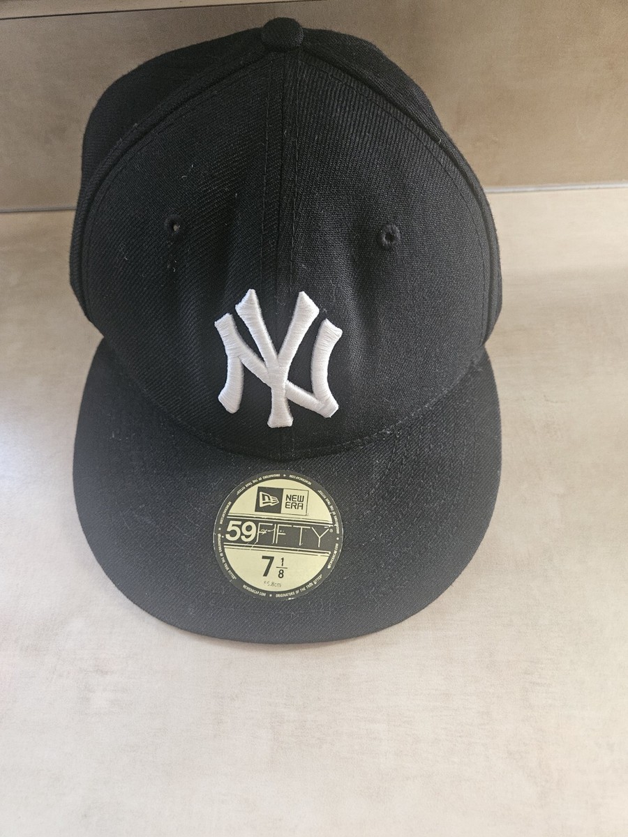 New Era 59Fifty Black/White New York Yankees Flat Brim Cap Size 7