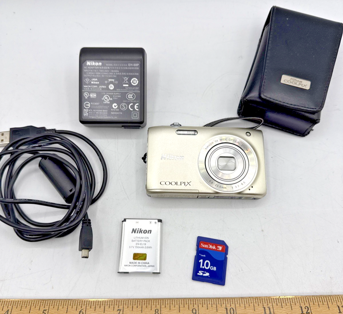Nikon CoolPix S3100 14.0MP Digital Camera - Silver w/ Battery