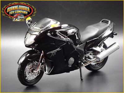 HONDA CBR1100XX SPORT BIKE MOTORCYCLE 1/18 SCALE DIORAMA DIECAST