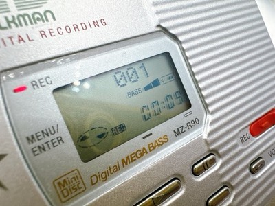 Sony MZ-R90 MD Walkman MiniDisc Recorder Player Silver w/ Box