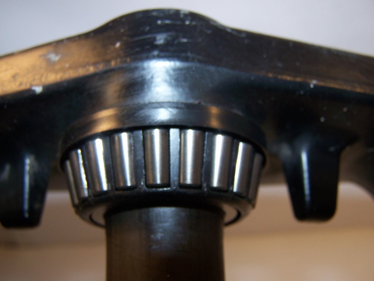 りつページ KAWASAKI ZX11 LOWER TRIPLE TREE FORK STEERING STEM