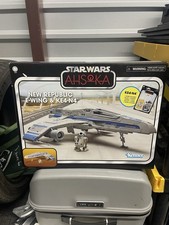 Star Wars The Vintage Collection New Republic E-Wing & KE4-N4