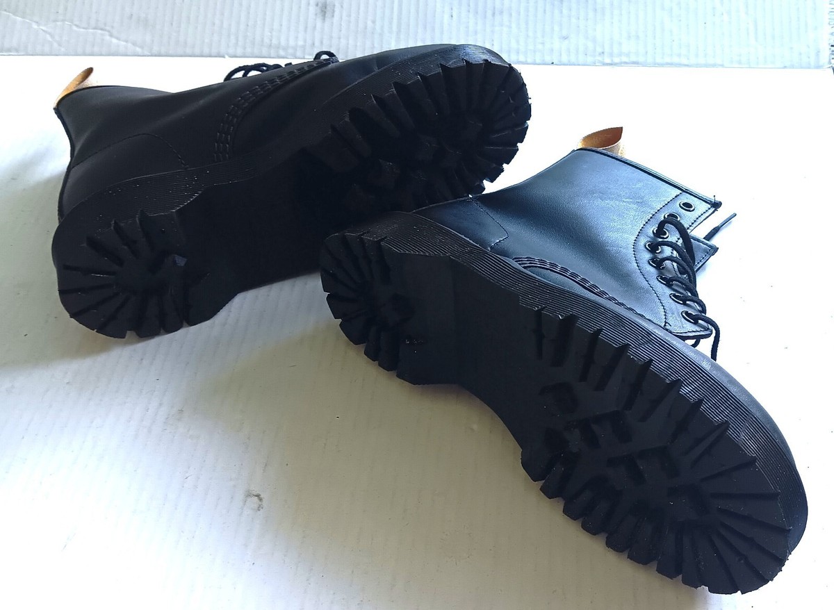 Dr. Martens AirWair Mono Vegan Leather 27032 Lace Up Boots Sz 9