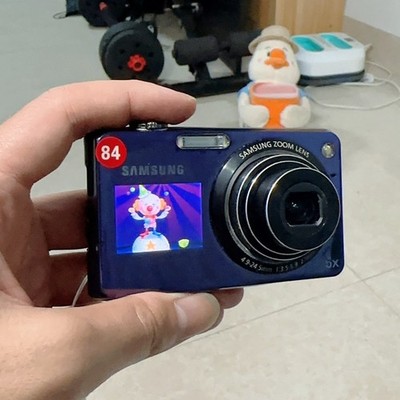 Samsung PL150 12.4MP Compact Digital Camera 5x Optical Zoom Selfie