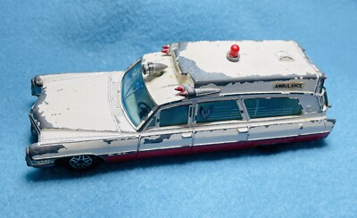 Dinky Toys No. 288 SUPERIOR CADILLAC AMBULANCE - 1:43 - England