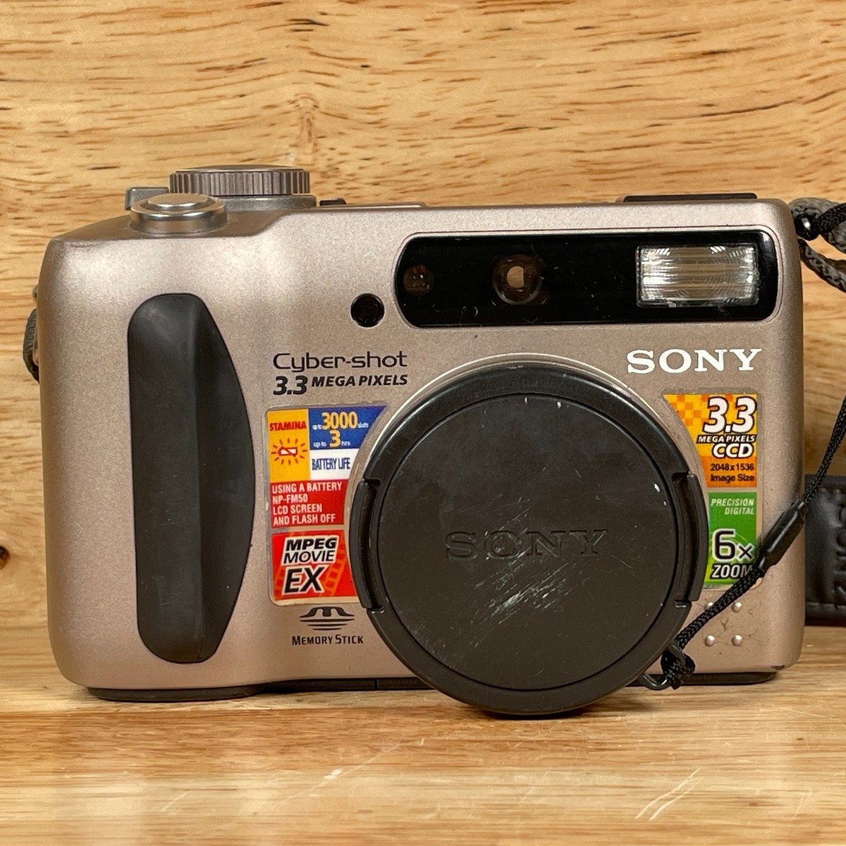 Sony DSC-S75 Cyber-Shot 3.3MP Carl Zeiss Vario-Sonnar 6x Zoom