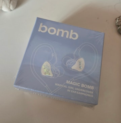 ILLIT BOMB 3rd Mini Album MERCH Ver/Mini CD+Earphones+3Sticker+5