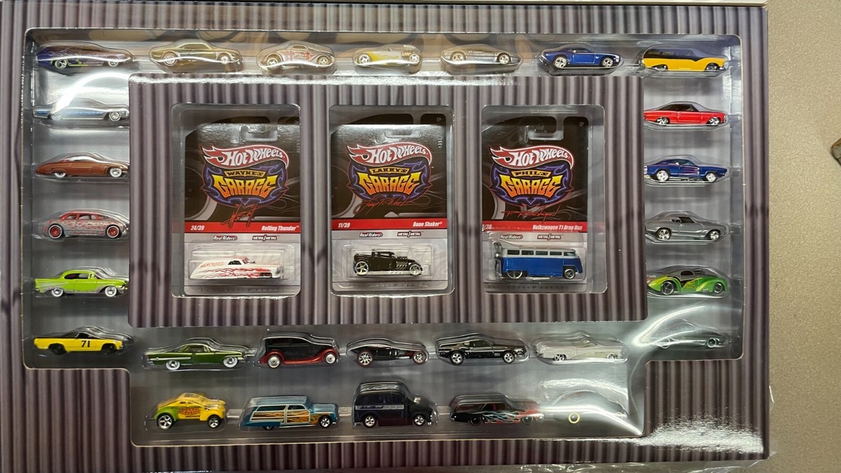 Real Riders Metal/Metal Hot Wheels 30-Car Set, Wayne Larry and