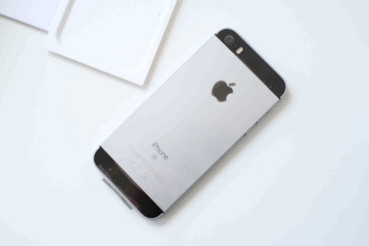 Apple iPhone SE 1st generation 16/32/64/128GB All colors Unlocked