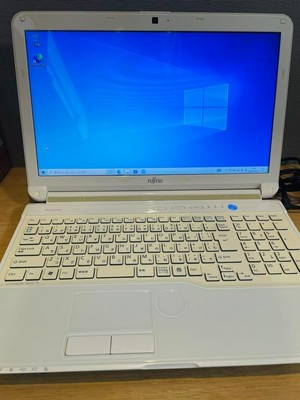 Fujitsu Lifebook AH56/H White Core i7-3610QM Windows11 RAM 8GB HDD