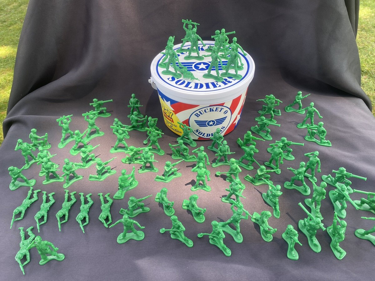 Bucket O' Soldiers 72++! Piece Disney Toy Story Green Army Men