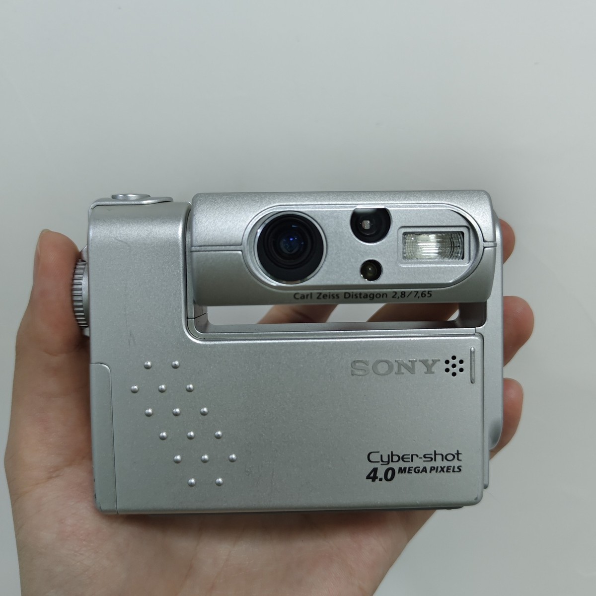 SONY Cyber-shot DSC-F77 Compact Digital Camera Silver Rare 90% New