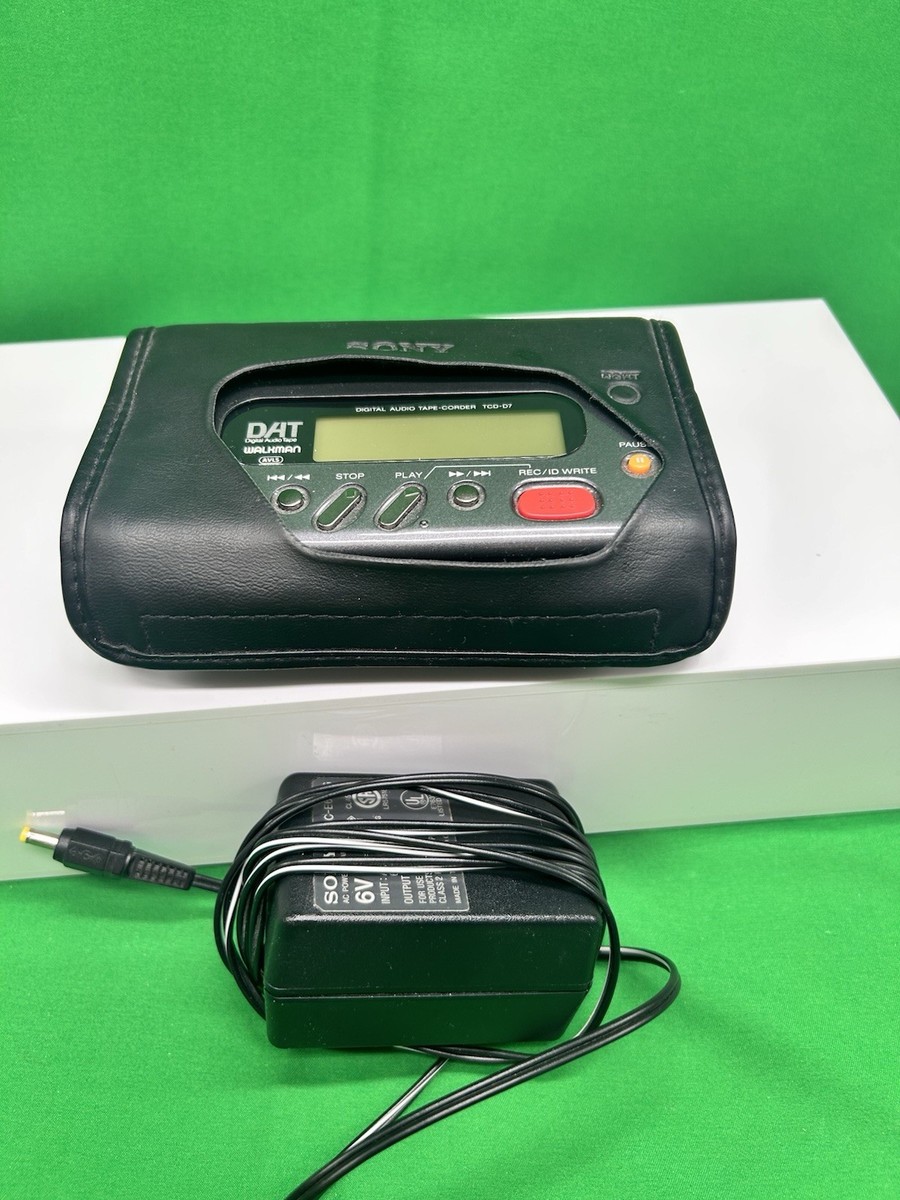 Sony TCD D7 Dat Walkman Excellent Cosmetic Condition Tested /Works