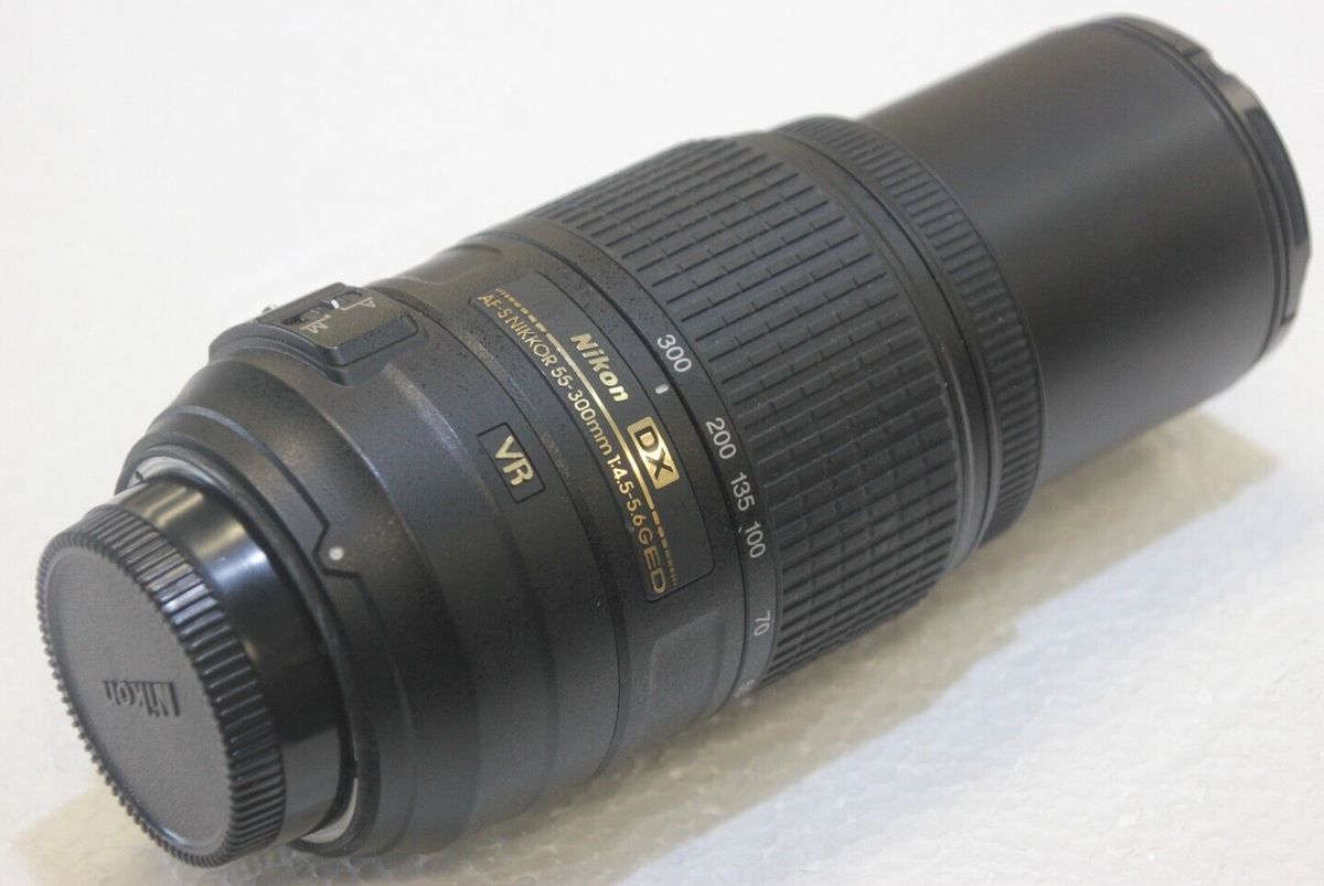 Nikon AF-S DX NIKKOR 55-300mm F/4.5-5.6G ED VR Caps Zoom Lens