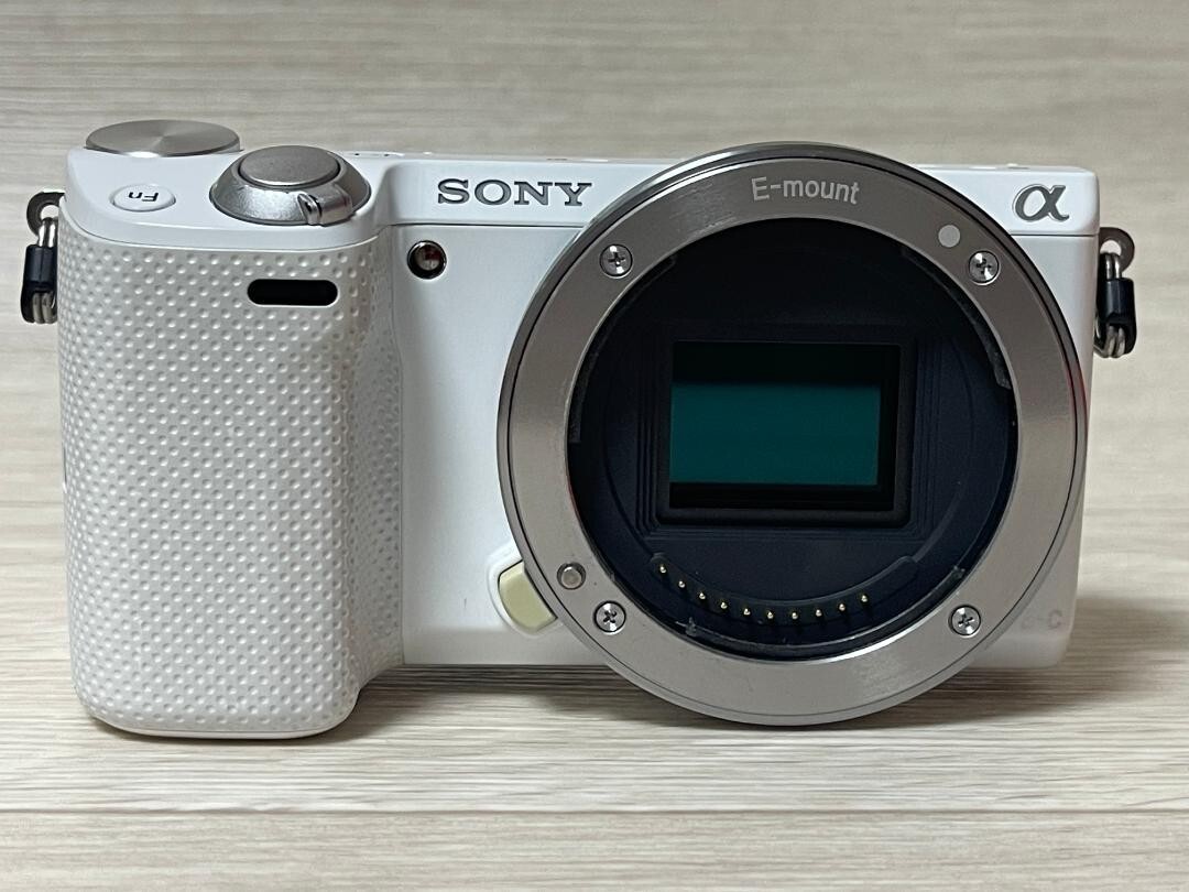 Sony a NEX-5T White 16.1 Digital Mirrorless Camera From Japan