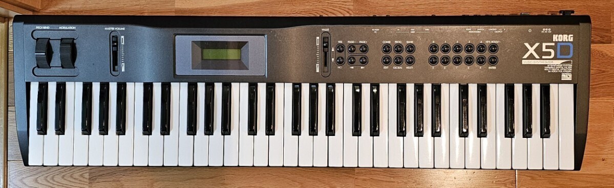 KORG X5D Music Synthesizer Keyboard Music Instruments Black Good