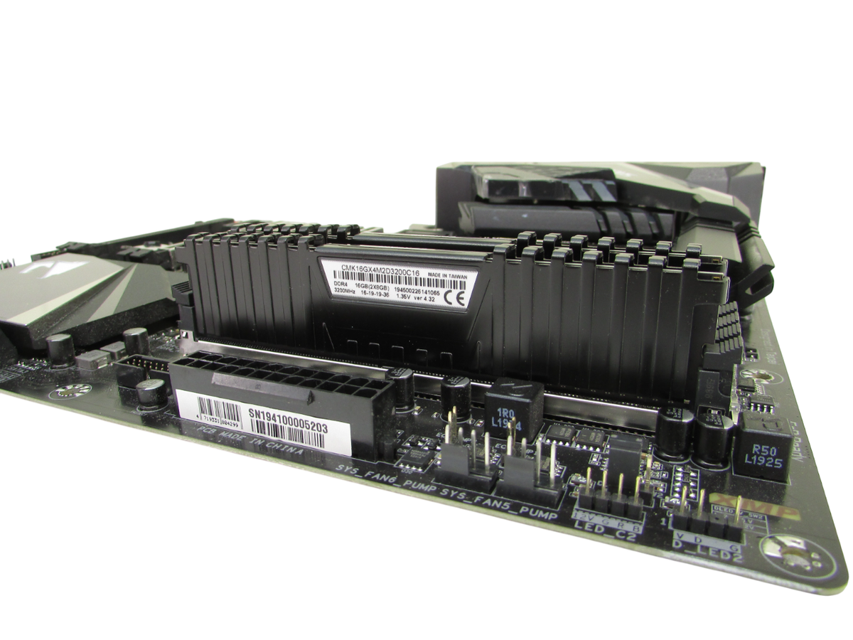 CPU Core i7 9700 GIGABYTE Z390 DDR4 3200 16G CPU Core i7 9700