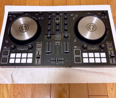 Native Instruments Traktor Kontrol S2 MK3 2-Channel 2-Deck DJ