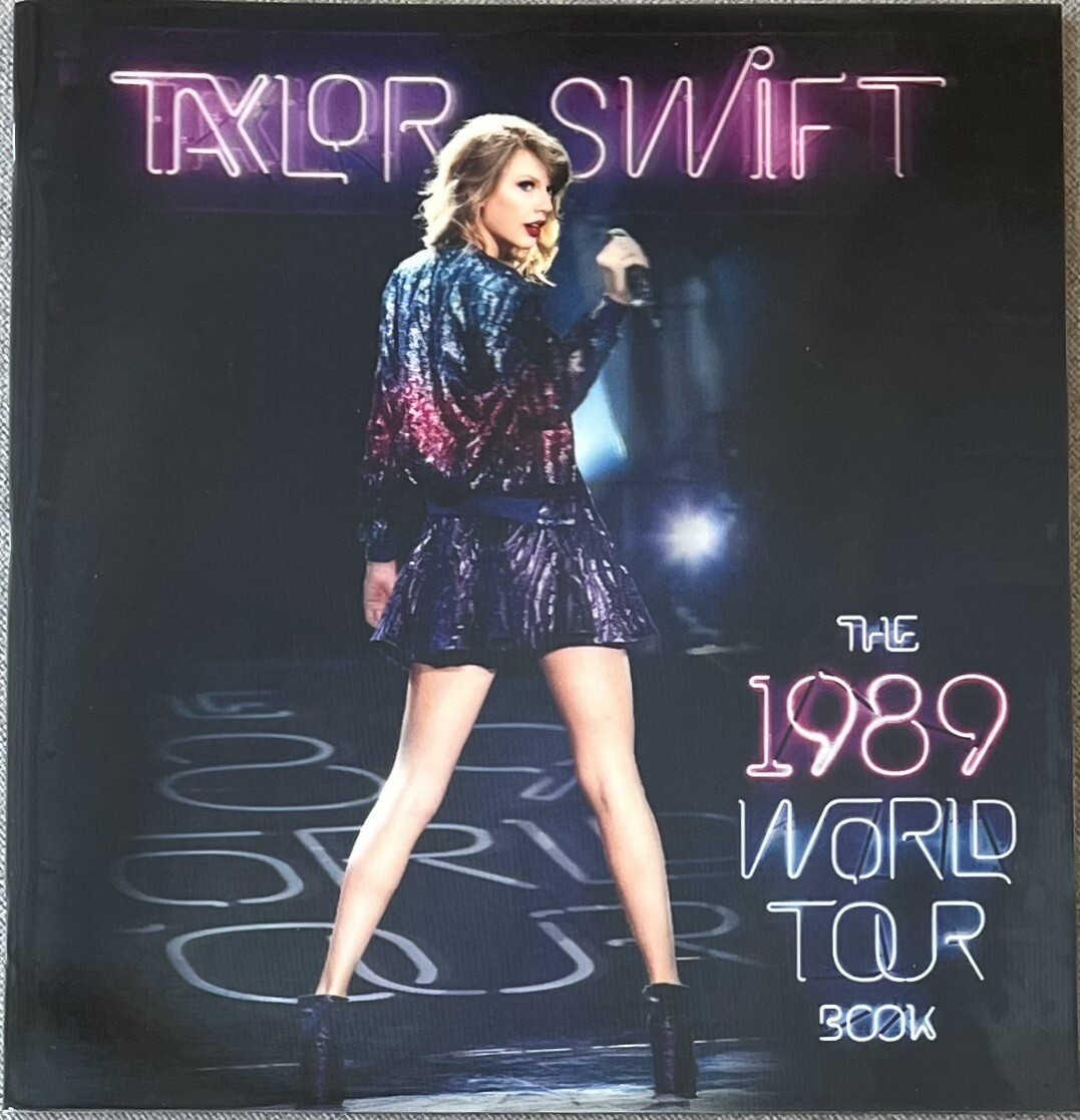 Concert Program Collection: Taylor Swift The 1989 World Tour Book