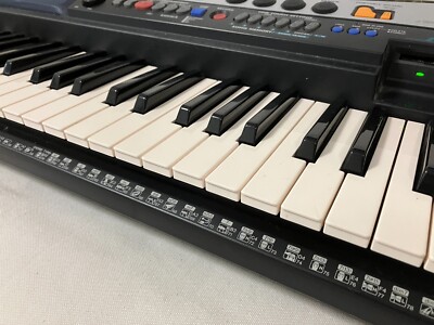 YAMAHA PortaTone PSR-340 Arranger Keyboard Synthesizer 61-key w